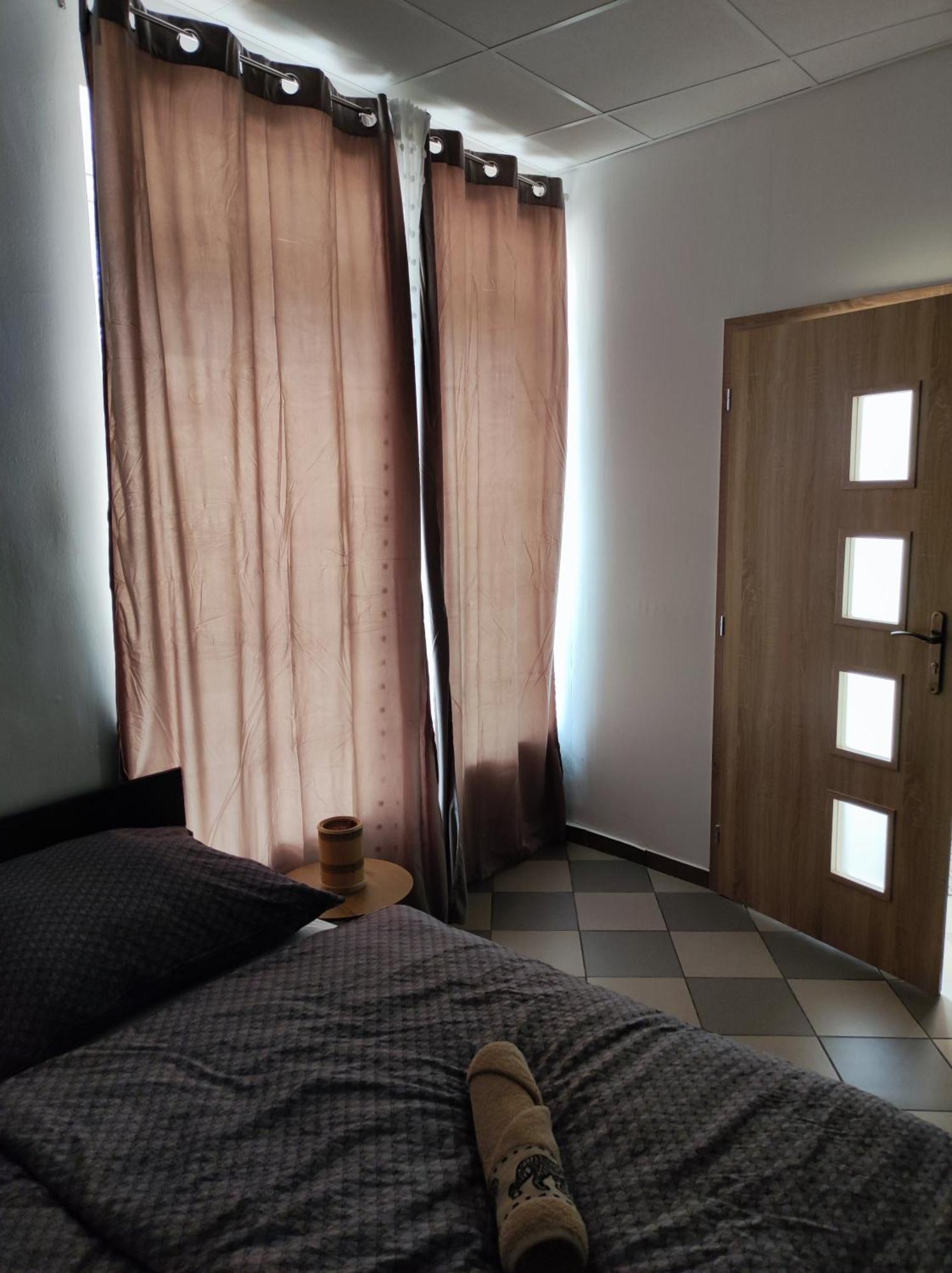 Varalja Vendeghaz تاتا المظهر الخارجي الصورة